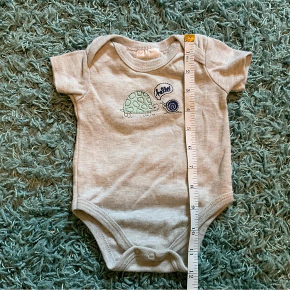 ⭐️ 5 for $15 Turtle & Snail Onesie - Picture 4 of 5